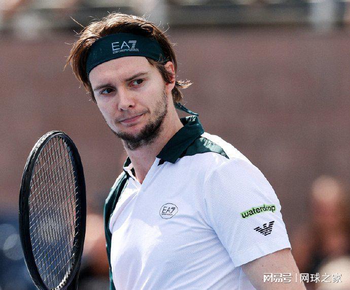 等球员也纷 等球员也纷